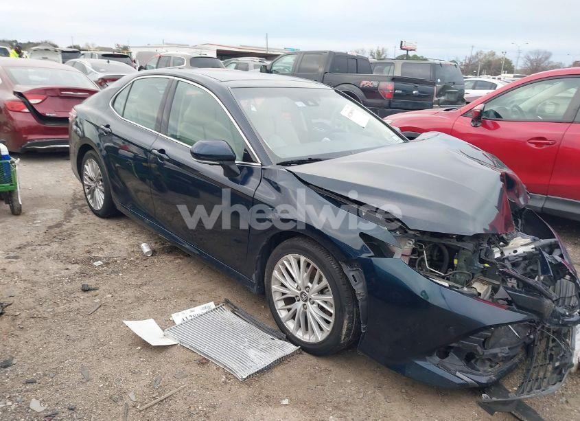 2020 Toyota Camry XLE (VIN 4T1F11AK5LU906165) main photo