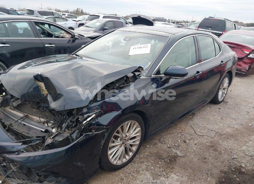 Photo 2 of 2020 Toyota Camry XLE (VIN 4T1F11AK5LU906165)