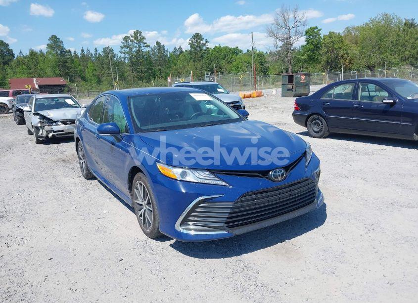 2024 Toyota Camry XLE (VIN 4T1F11AK6RU240684) main photo