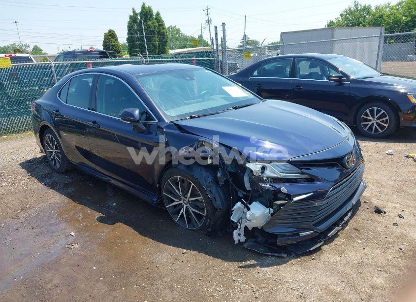 2021 Toyota Camry XLE (VIN 4T1F11AK7MU443771) main photo