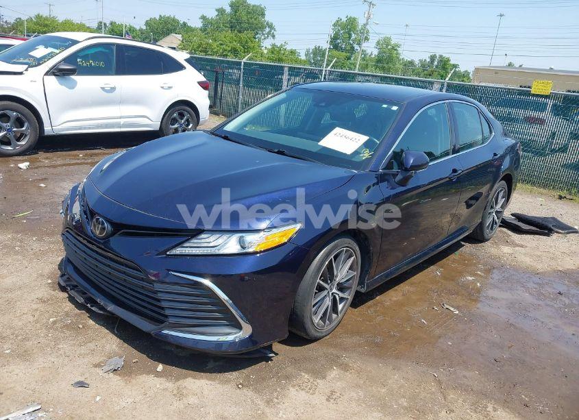 Photo 2 of 2021 Toyota Camry XLE (VIN 4T1F11AK7MU443771)