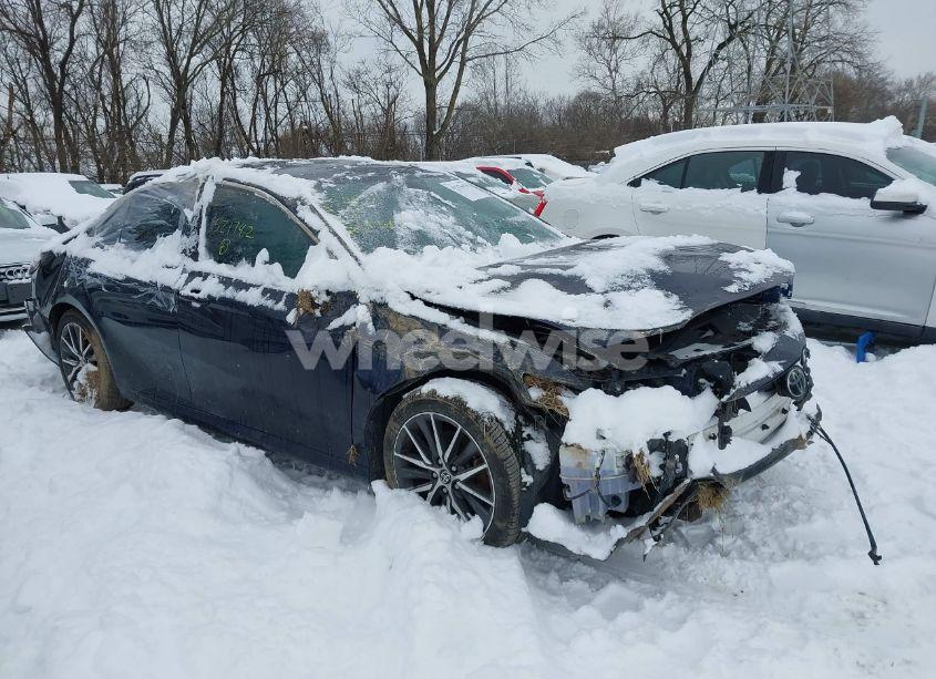 2021 Toyota Camry XLE (VIN 4T1F11AK7MU521742) main photo