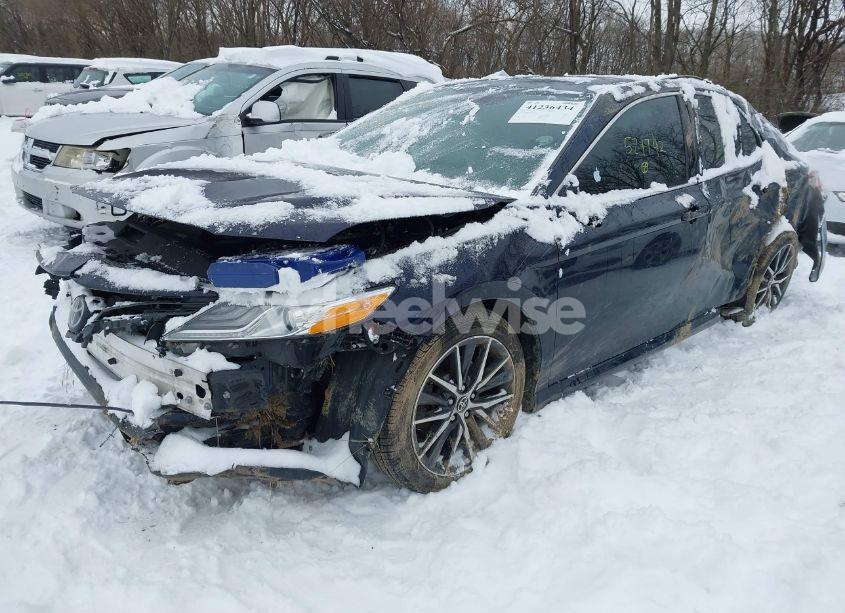 Photo 2 of 2021 Toyota Camry XLE (VIN 4T1F11AK7MU521742)
