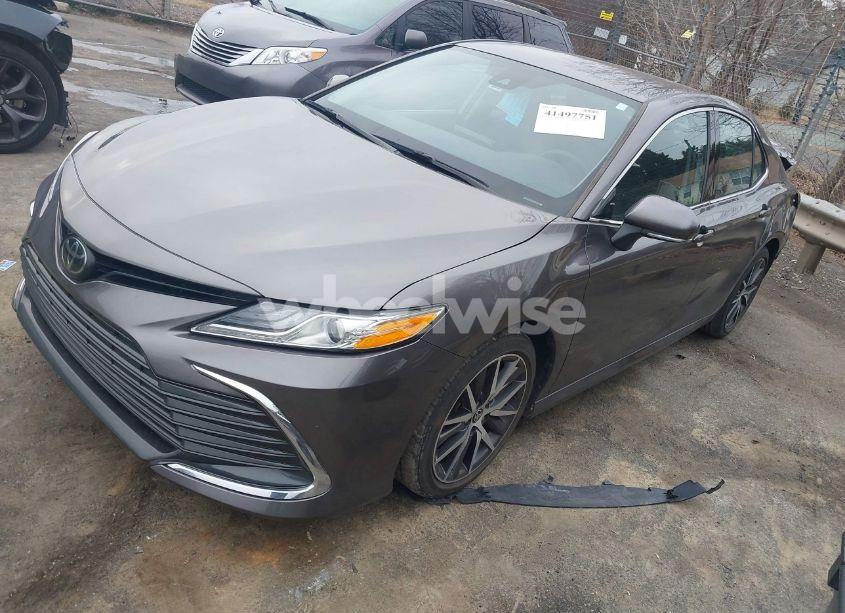Photo 2 of 2022 Toyota Camry XLE (VIN 4T1F11AK8NU062593)