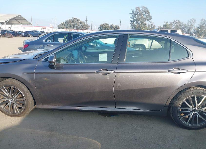 Photo 14 of 2022 Toyota Camry XLE (VIN 4T1F11AK8NU067082)