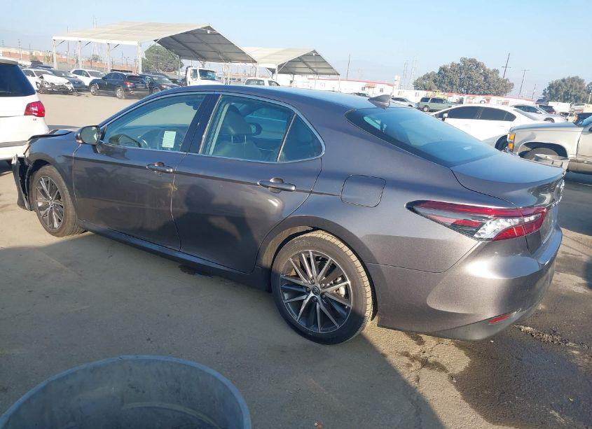 Photo 3 of 2022 Toyota Camry XLE (VIN 4T1F11AK8NU067082)