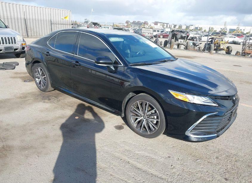 2024 Toyota Camry XLE (VIN 4T1F11AK9RU856301) main photo