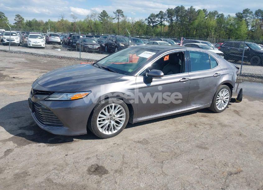 Photo 2 of 2020 Toyota Camry XLE (VIN 4T1F11AKXLU998261)