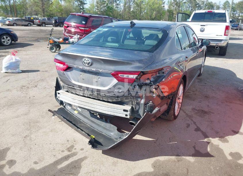 Photo 4 of 2020 Toyota Camry XLE (VIN 4T1F11AKXLU998261)
