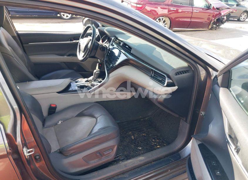 Photo 5 of 2020 Toyota Camry XLE (VIN 4T1F11AKXLU998261)