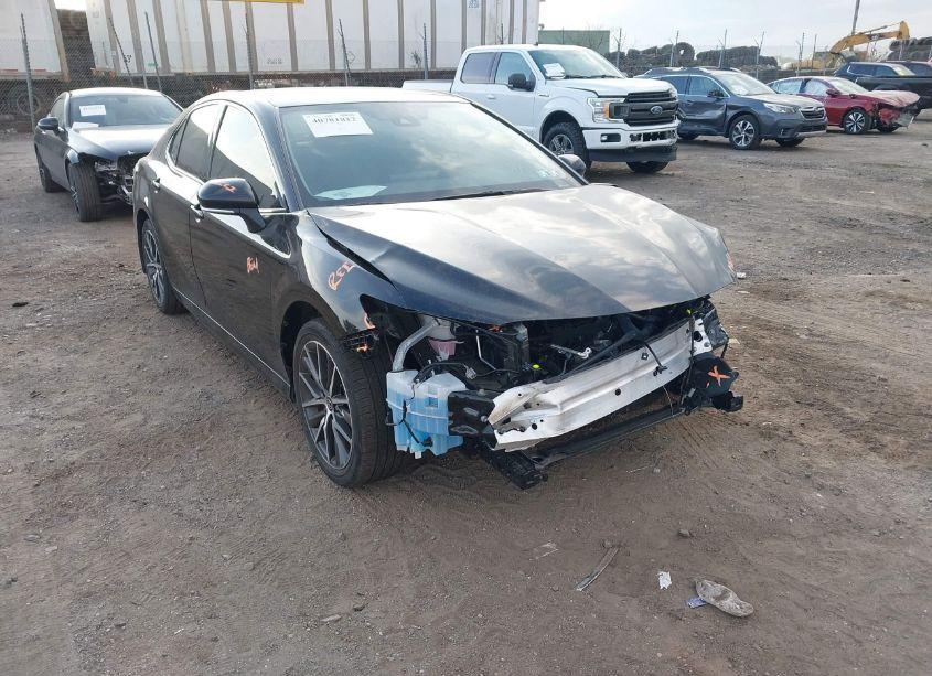 2022 Toyota Camry XLE (VIN 4T1F11AKXNU718213) main photo