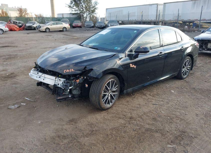 Photo 2 of 2022 Toyota Camry XLE (VIN 4T1F11AKXNU718213)