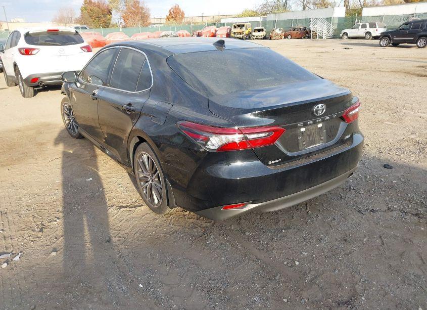 Photo 3 of 2022 Toyota Camry XLE (VIN 4T1F11AKXNU718213)