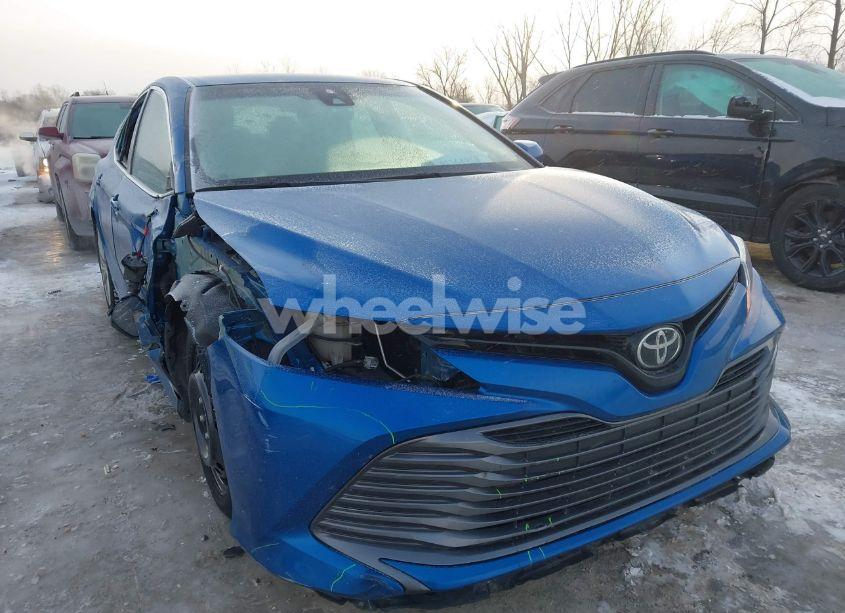 2020 Toyota Camry XLE AWD (VIN 4T1F11BK1LU009844) main photo