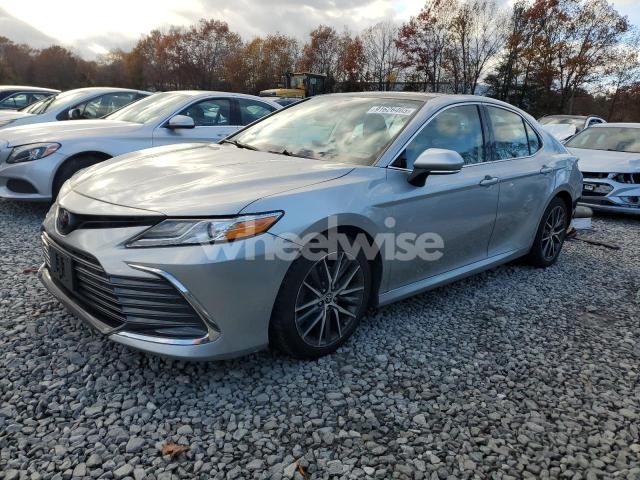Photo 3 of 2021 TOYOTA CAMRY XLE (VIN 4T1F11BK1MU022031)