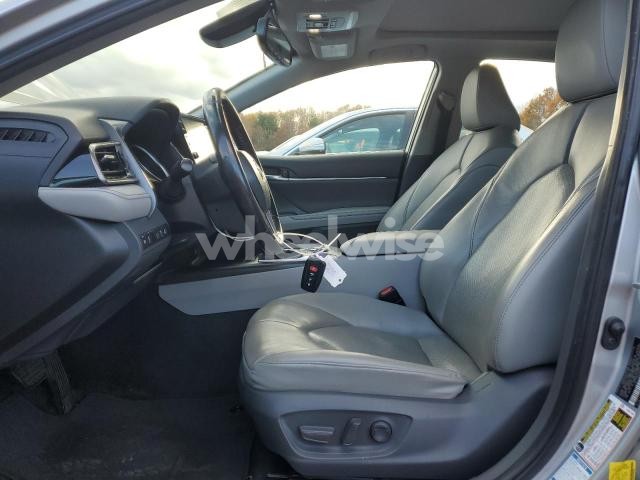 Photo 6 of 2021 TOYOTA CAMRY XLE (VIN 4T1F11BK1MU022031)