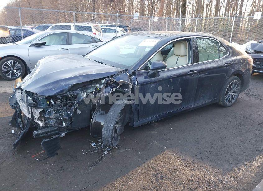 Photo 2 of 2021 Toyota Camry XLE (VIN 4T1F11BK3MU029336)
