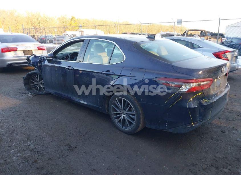 Photo 3 of 2021 Toyota Camry XLE (VIN 4T1F11BK3MU029336)