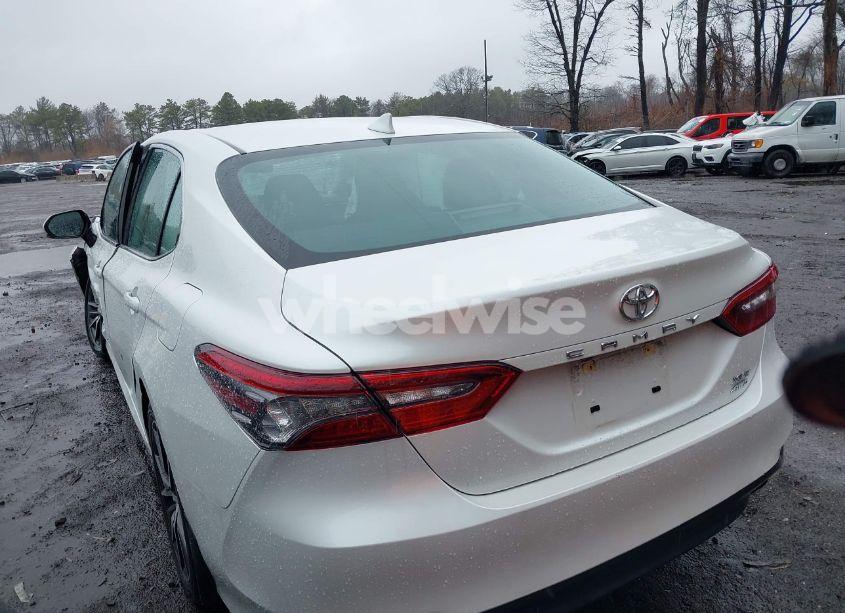 Photo 3 of 2021 Toyota Camry XLE AWD (VIN 4T1F11BK3MU037047)