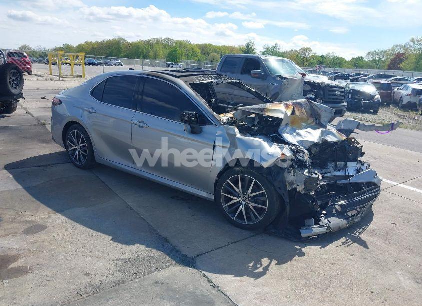 2022 Toyota Camry XLE AWD (VIN 4T1F11BK3NU054495) main photo