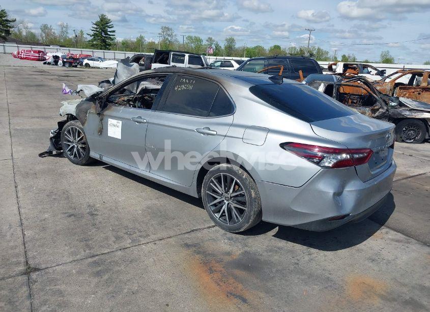 Photo 3 of 2022 Toyota Camry XLE AWD (VIN 4T1F11BK3NU054495)