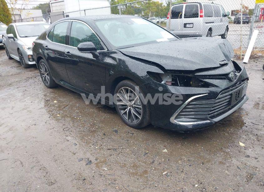 2022 Toyota Camry XLE AWD (VIN 4T1F11BK3NU067280) main photo