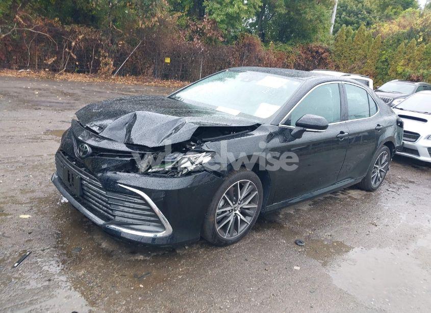 Photo 2 of 2022 Toyota Camry XLE AWD (VIN 4T1F11BK3NU067280)