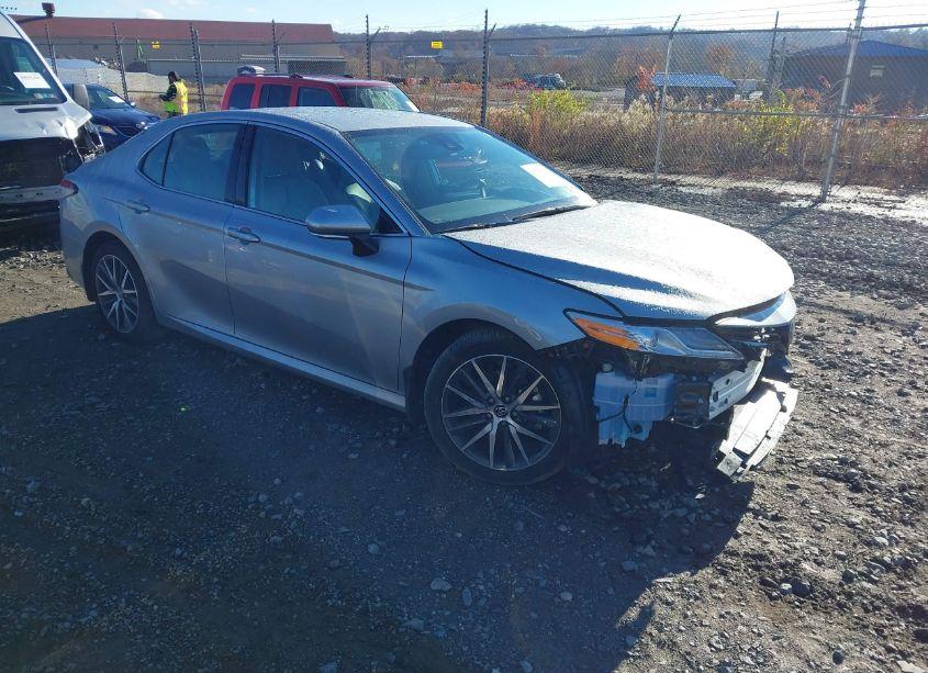 2024 Toyota Camry XLE (VIN 4T1F11BK6RU130796) main photo