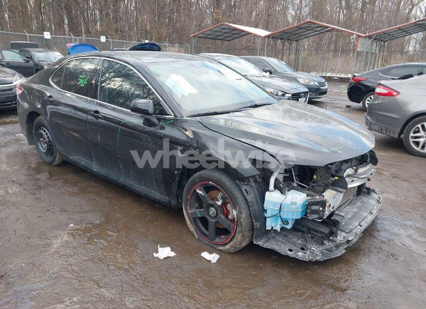 2020 Toyota Camry XLE AWD (VIN 4T1F11BK9LU009588) main photo