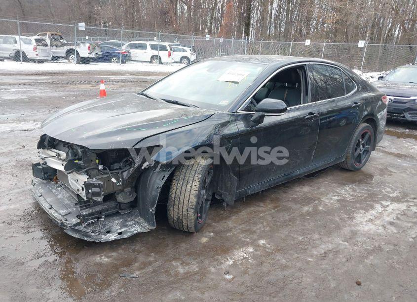 Photo 2 of 2020 Toyota Camry XLE AWD (VIN 4T1F11BK9LU009588)