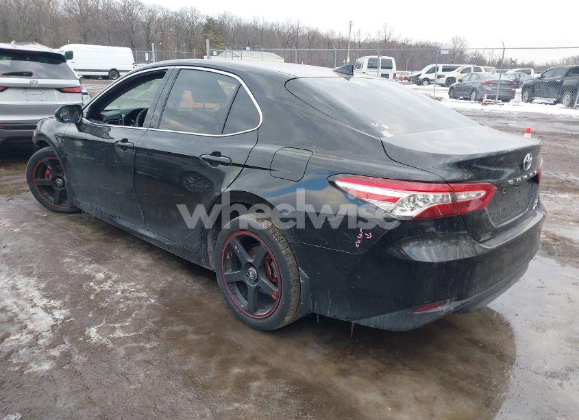Photo 3 of 2020 Toyota Camry XLE AWD (VIN 4T1F11BK9LU009588)