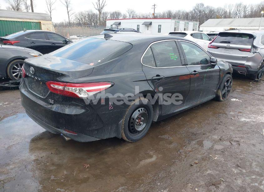Photo 4 of 2020 Toyota Camry XLE AWD (VIN 4T1F11BK9LU009588)
