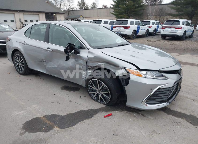 2024 Toyota Camry XLE (VIN 4T1F11BK9RU127424) main photo