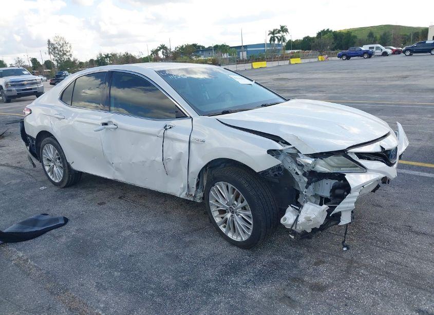 2020 Toyota Camry XLE HYBRID (VIN 4T1F31AK0LU540514) main photo