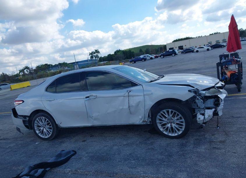 Photo 13 of 2020 Toyota Camry XLE HYBRID (VIN 4T1F31AK0LU540514)