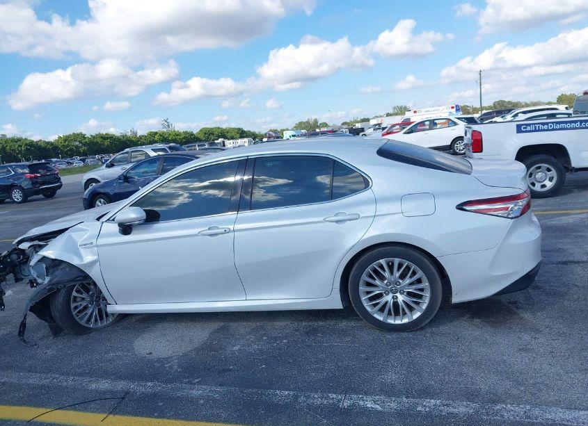 Photo 14 of 2020 Toyota Camry XLE HYBRID (VIN 4T1F31AK0LU540514)