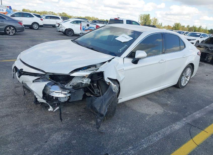 Photo 2 of 2020 Toyota Camry XLE HYBRID (VIN 4T1F31AK0LU540514)