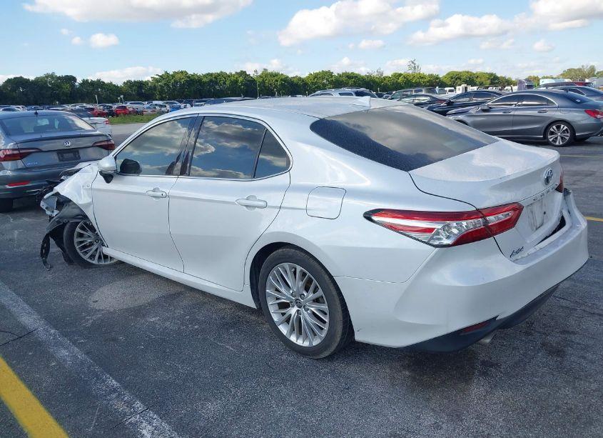 Photo 3 of 2020 Toyota Camry XLE HYBRID (VIN 4T1F31AK0LU540514)