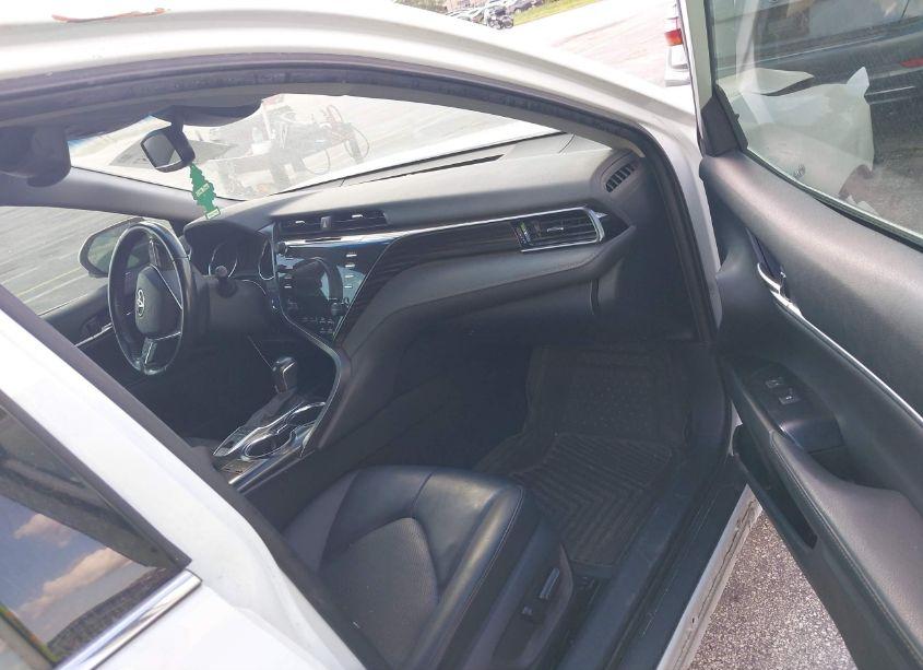 Photo 5 of 2020 Toyota Camry XLE HYBRID (VIN 4T1F31AK0LU540514)