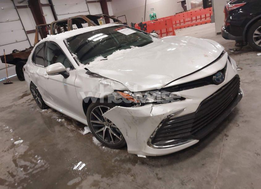 2022 Toyota Camry XLE HYBRID (VIN 4T1F31AK0NU588162) main photo