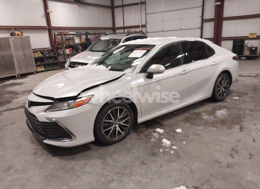 Photo 2 of 2022 Toyota Camry XLE HYBRID (VIN 4T1F31AK0NU588162)