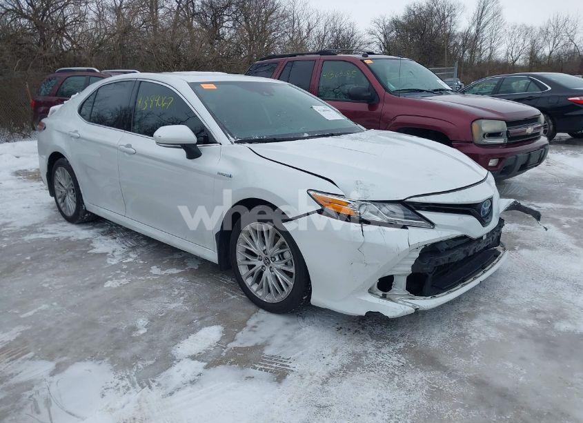 2020 Toyota Camry XLE HYBRID (VIN 4T1F31AK1LU537475) main photo