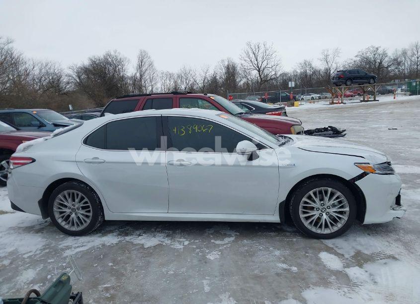 Photo 14 of 2020 Toyota Camry XLE HYBRID (VIN 4T1F31AK1LU537475)