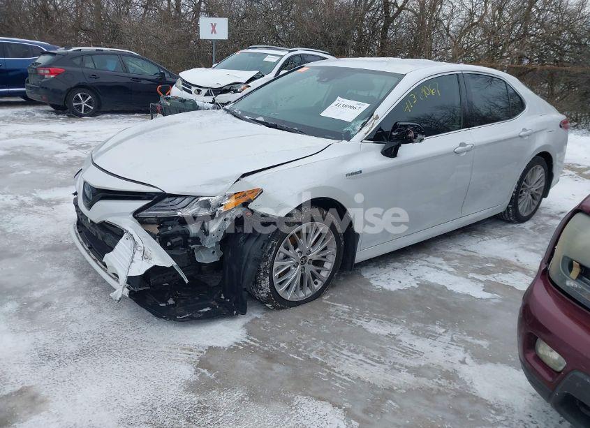 Photo 2 of 2020 Toyota Camry XLE HYBRID (VIN 4T1F31AK1LU537475)