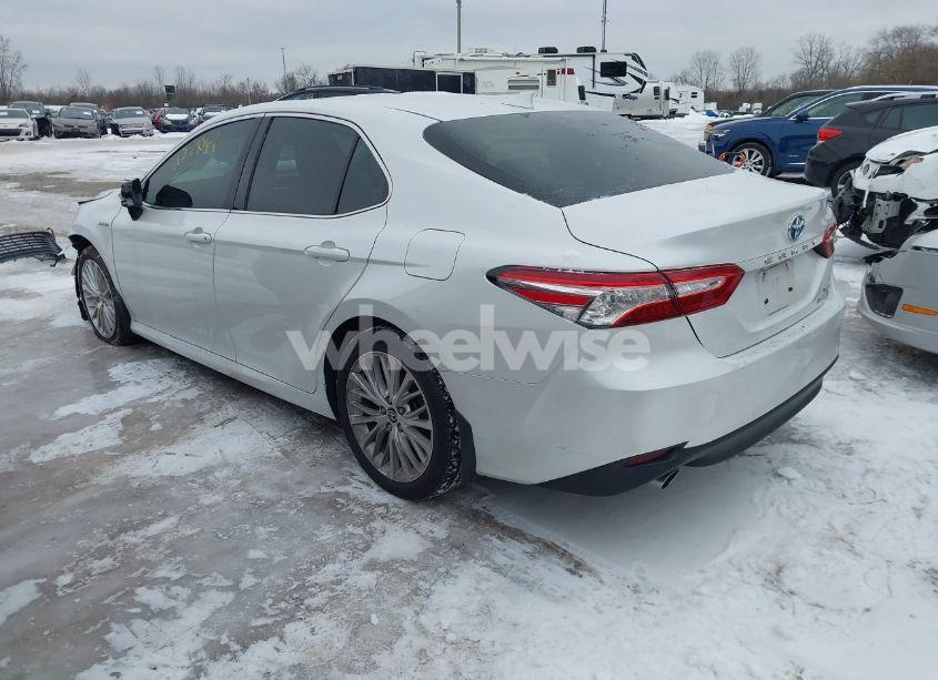 Photo 3 of 2020 Toyota Camry XLE HYBRID (VIN 4T1F31AK1LU537475)