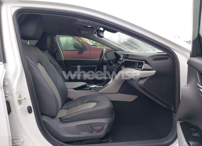 Photo 5 of 2020 Toyota Camry XLE HYBRID (VIN 4T1F31AK1LU537475)