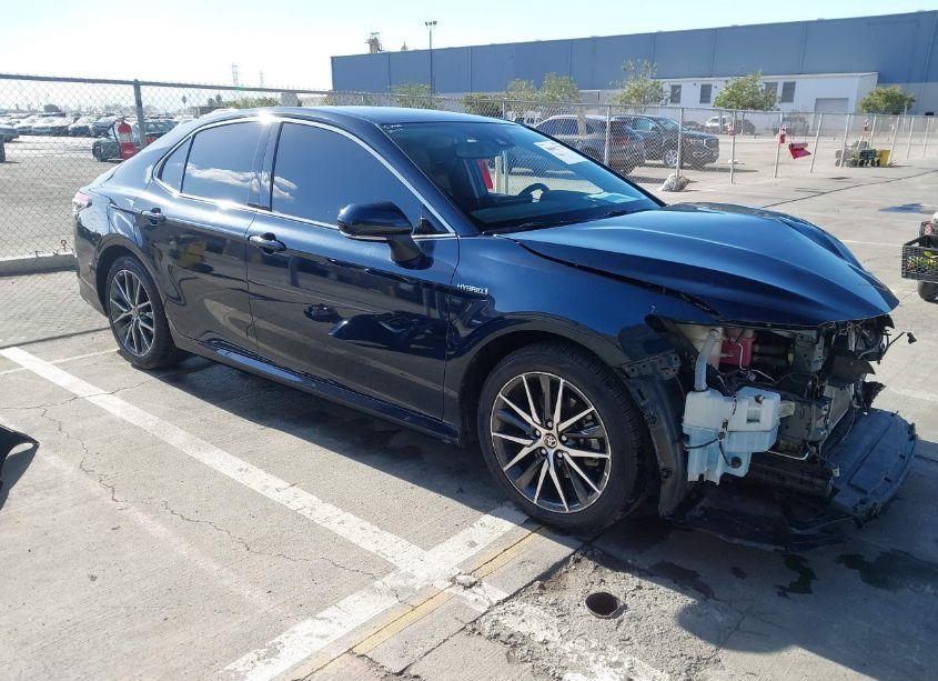 2021 Toyota Camry XLE HYBRID (VIN 4T1F31AK1MU564600) main photo