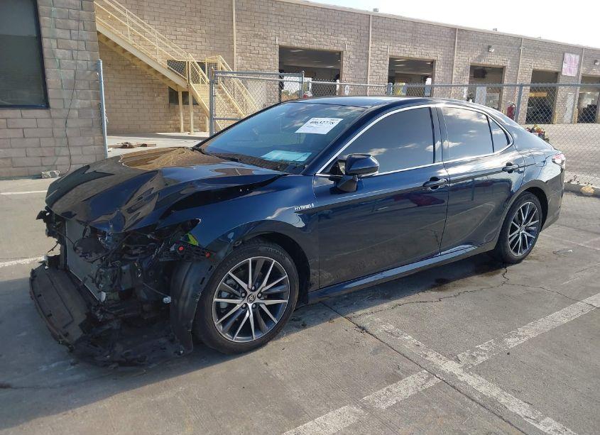 Photo 2 of 2021 Toyota Camry XLE HYBRID (VIN 4T1F31AK1MU564600)