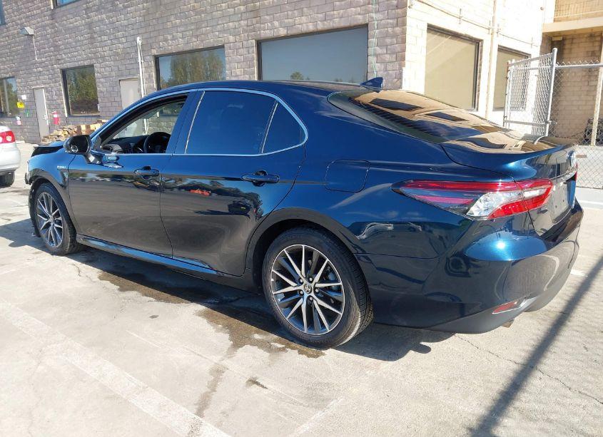 Photo 3 of 2021 Toyota Camry XLE HYBRID (VIN 4T1F31AK1MU564600)
