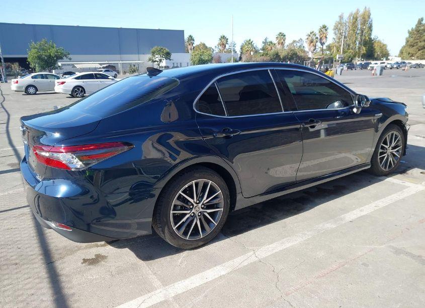 Photo 4 of 2021 Toyota Camry XLE HYBRID (VIN 4T1F31AK1MU564600)